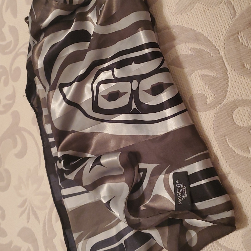 Magenta Design scarf